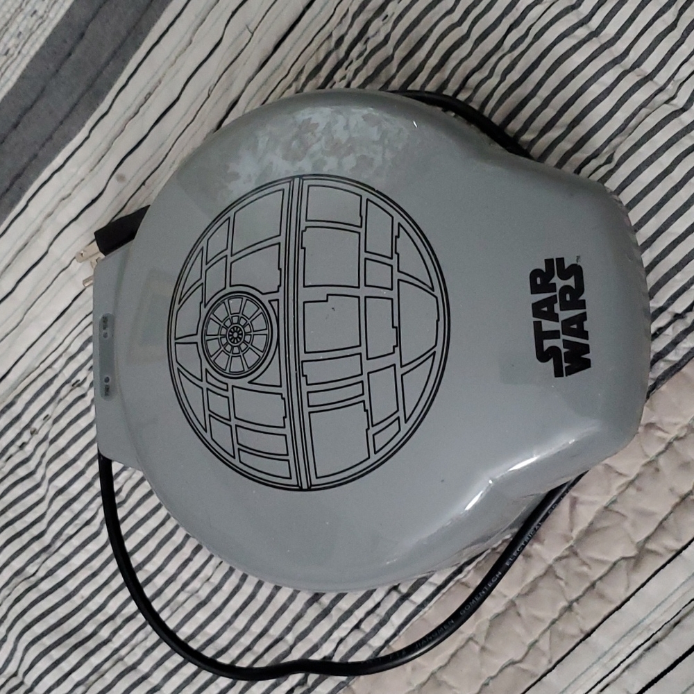 Star Wars waffle iron